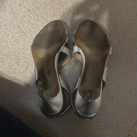 Naturalizer silver open toed small kitten heels - size 7 - Picture 4 of 5